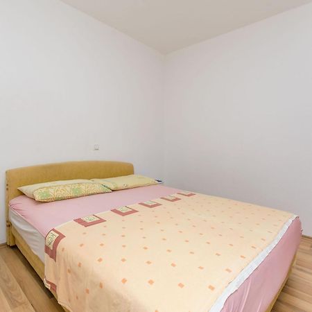 Apartments Kristina 奥米什 外观 照片