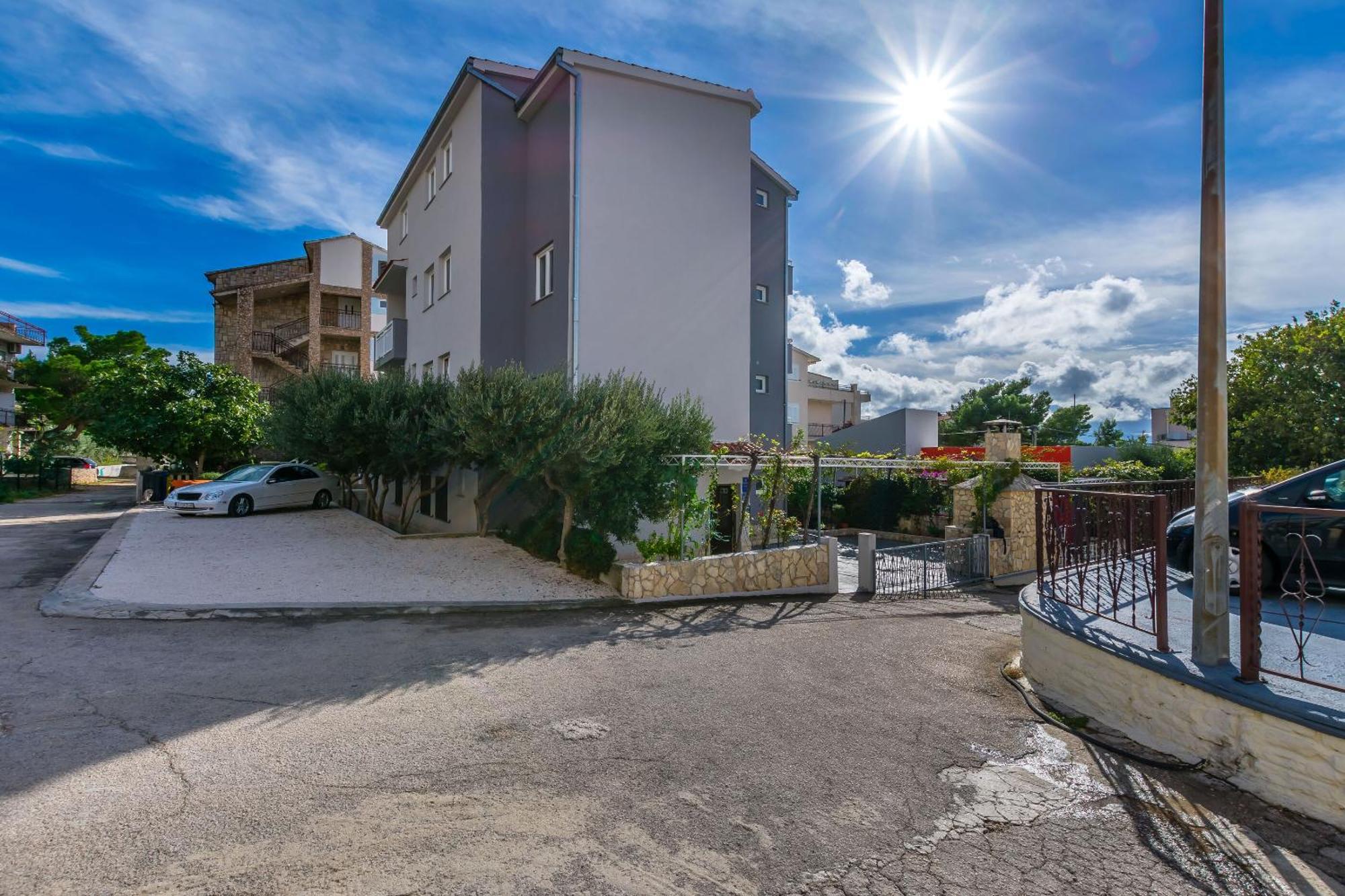 Apartments Kristina 奥米什 外观 照片