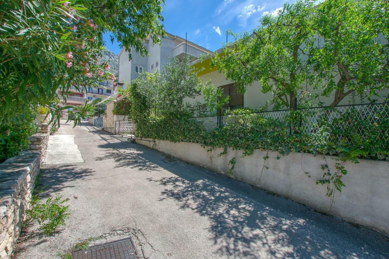 Apartments Kristina 奥米什 外观 照片
