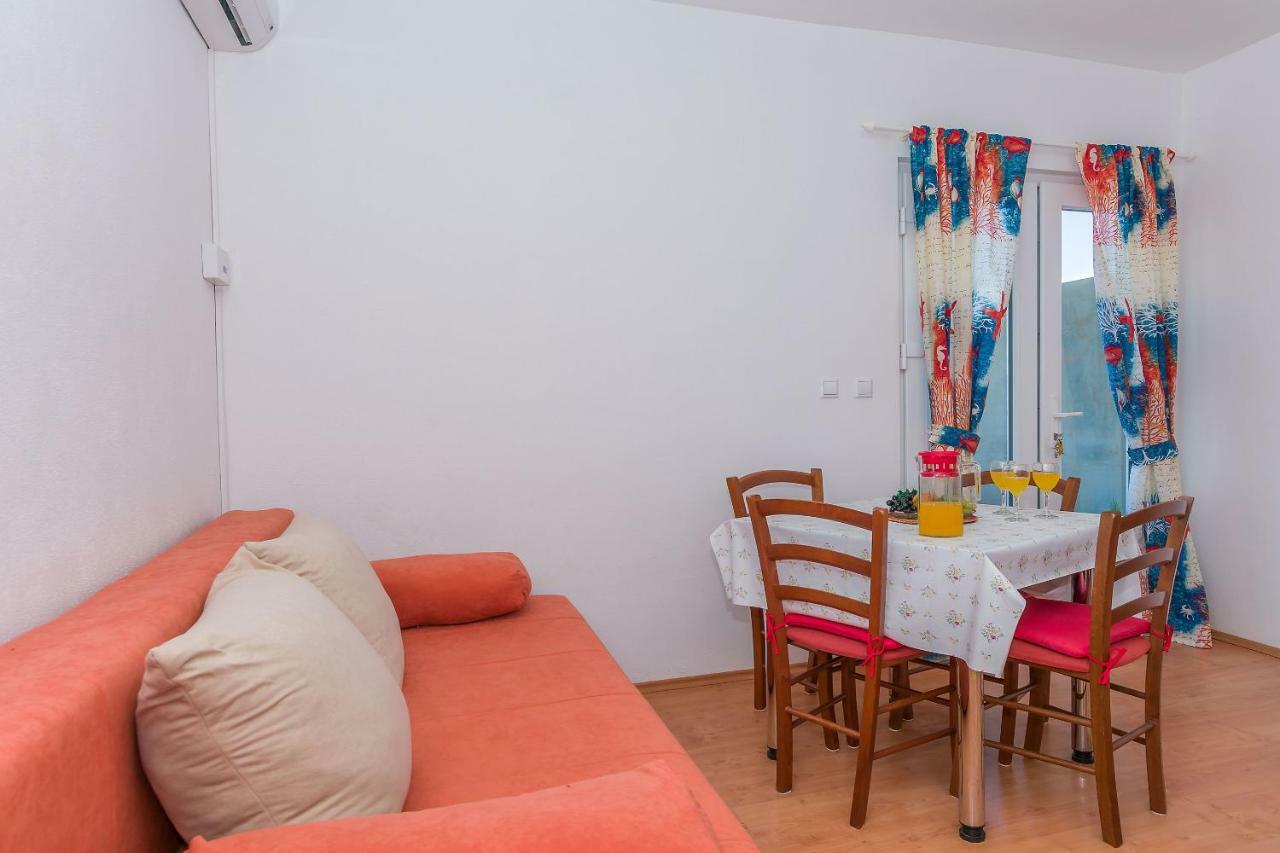 Apartments Kristina 奥米什 外观 照片