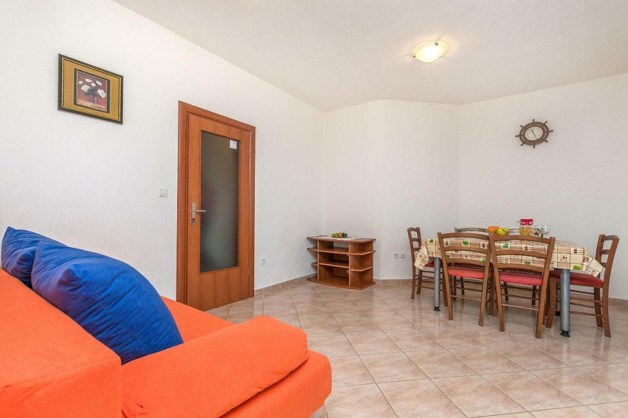 Apartments Kristina 奥米什 外观 照片
