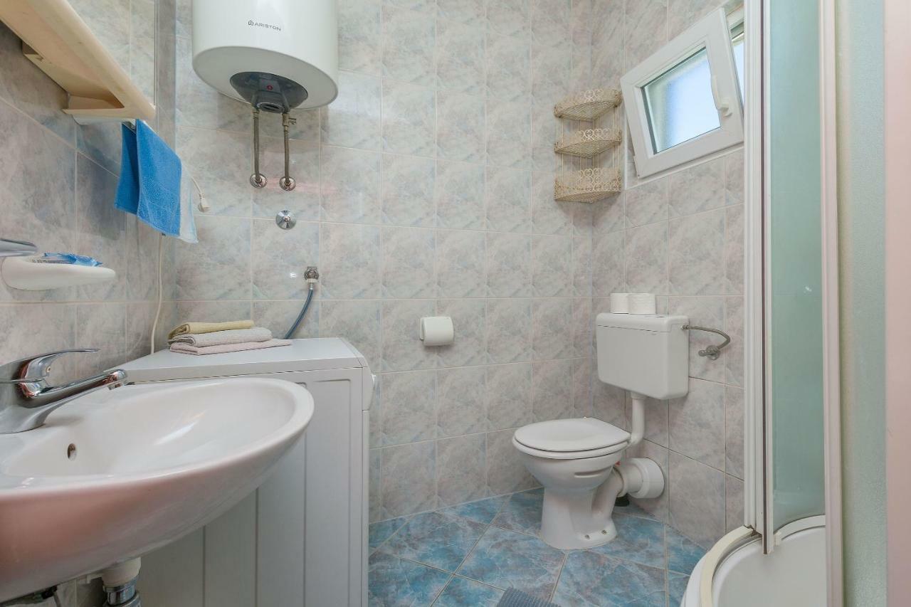 Apartments Kristina 奥米什 外观 照片