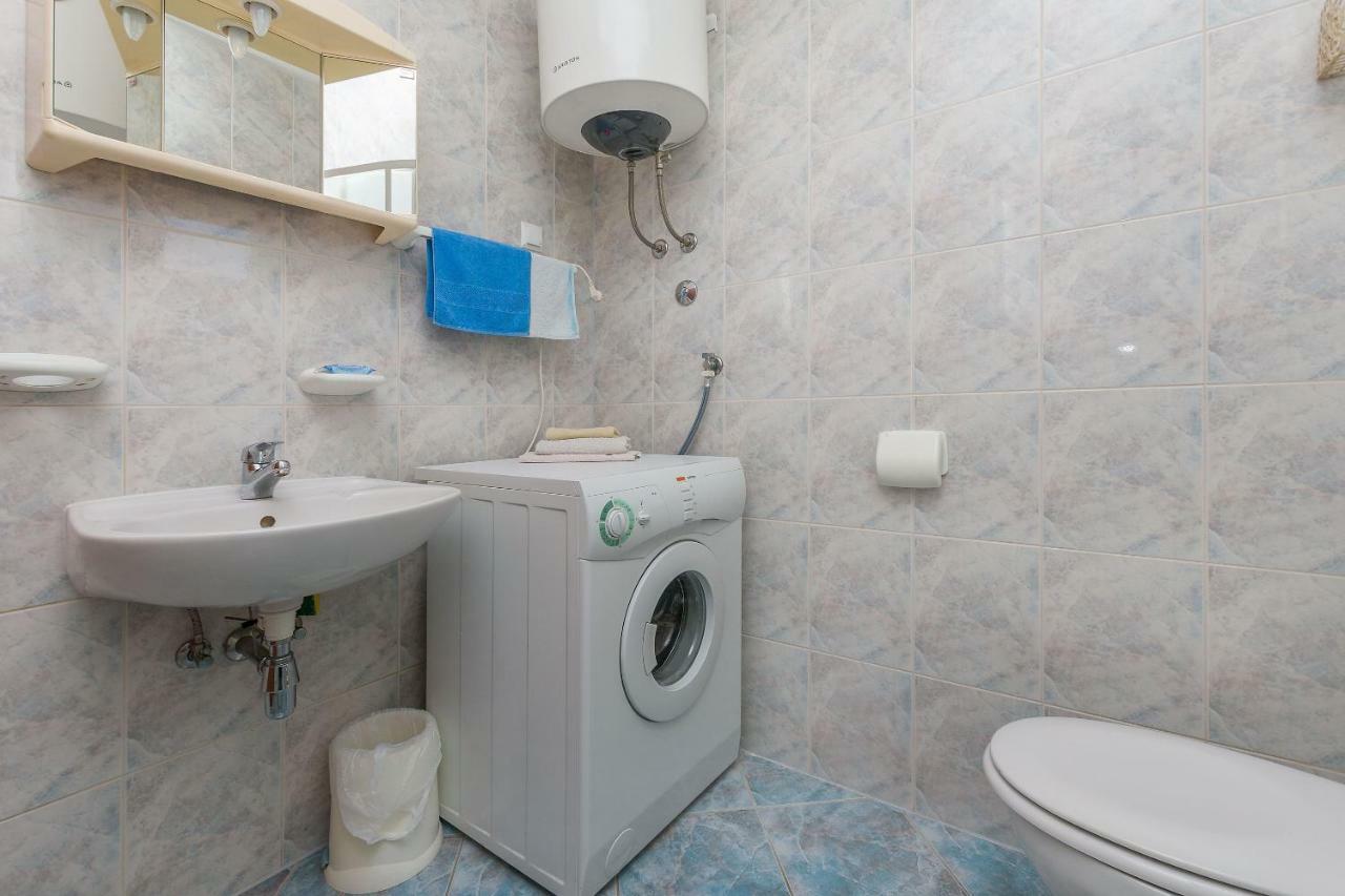 Apartments Kristina 奥米什 外观 照片